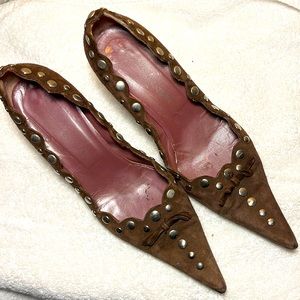 Studio Andrea women’s brown suede heels with grommets size 8.5